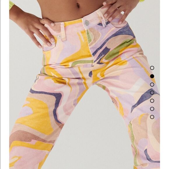 Zara Blogger Favorite 90s Jeans - Picture 2 of 8